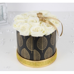 Bukiet 12x JASNO KREMOWYCH różyczek CZARNO ZŁOTY BOX